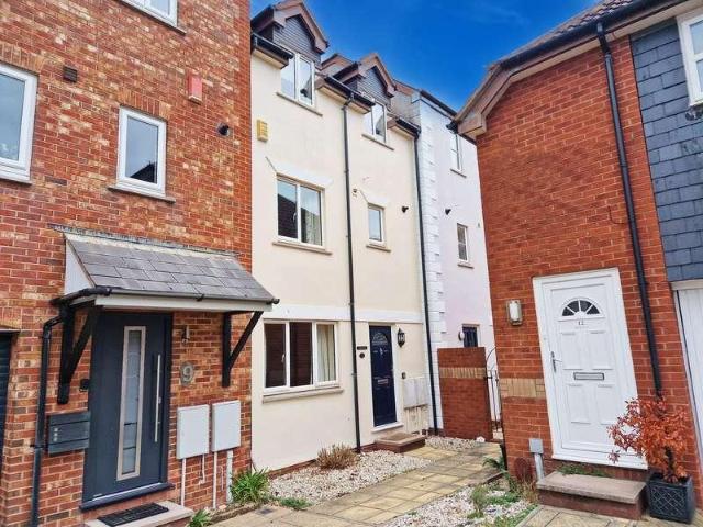 4 bed house for sale