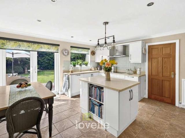 4 bed house for sale