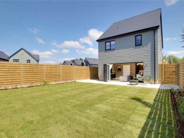 4 bed house for sale