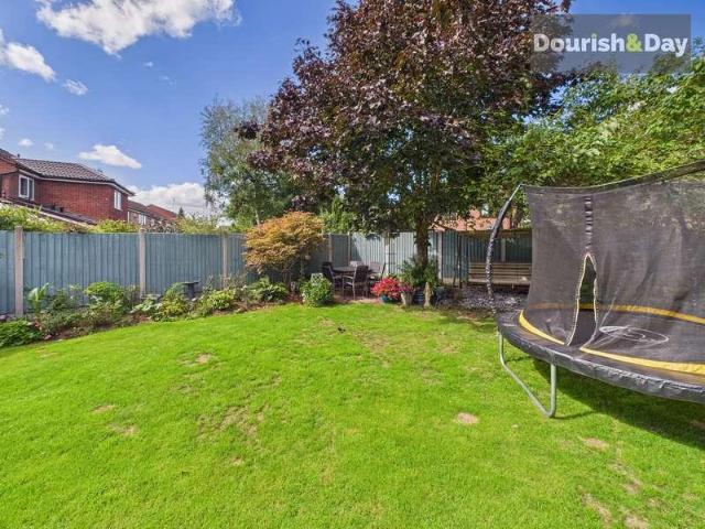 4 bed house for sale