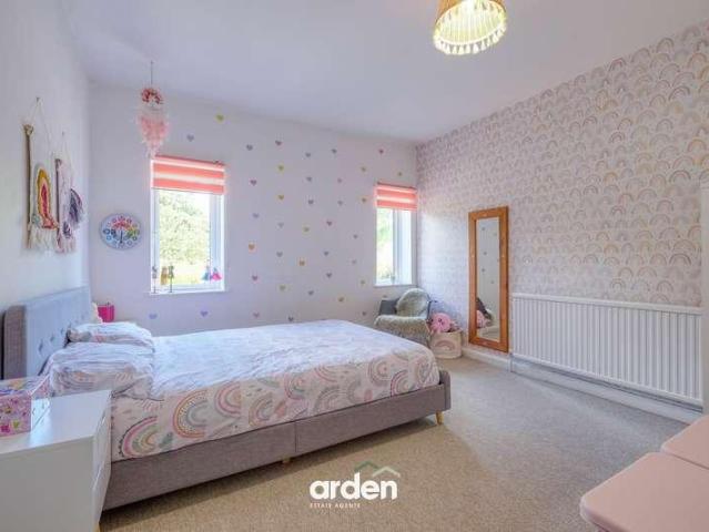 4 bed house for sale