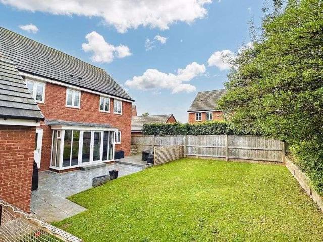 4 bed house for sale