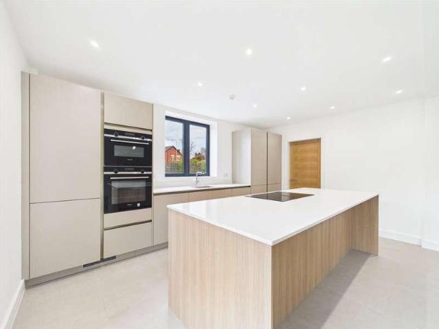 4 bed house for sale