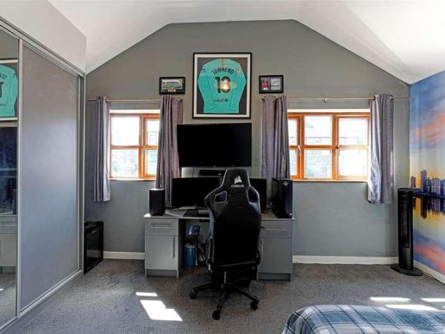 4 bed house for sale