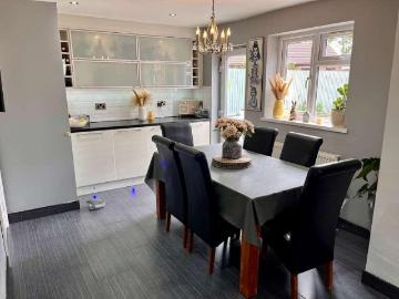 4 bed house for sale