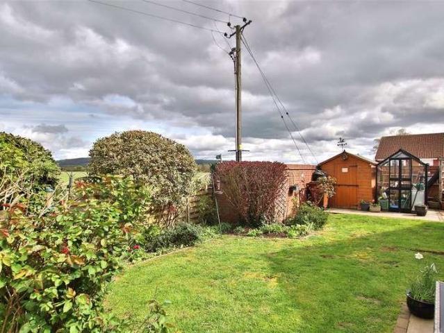 4 bed house for sale