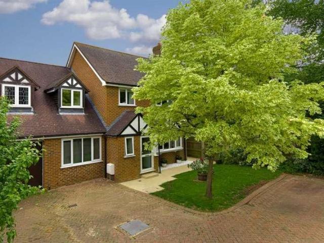 4 bed house for sale