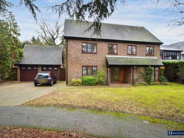 4 bed house for sale