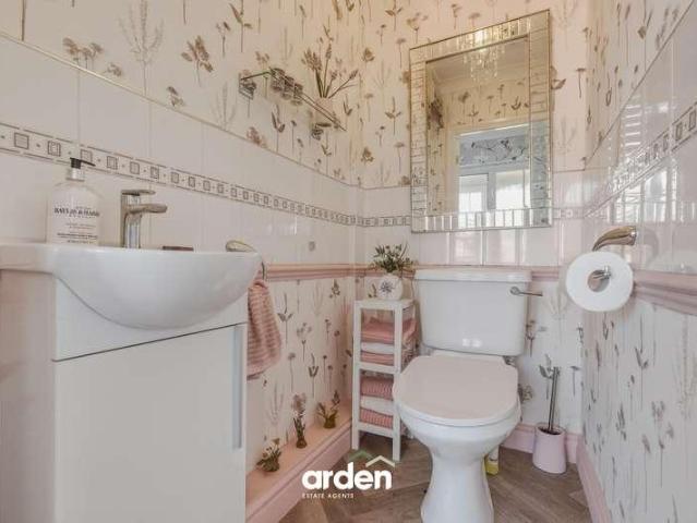 4 bed house for sale