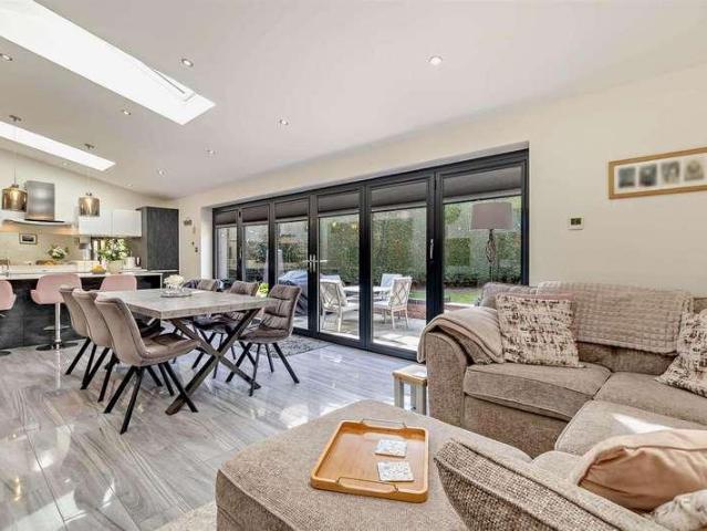 4 bed house for sale