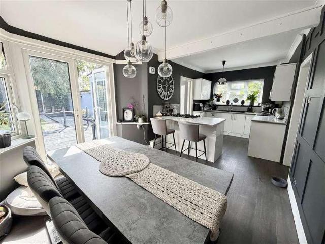 4 bed house for sale