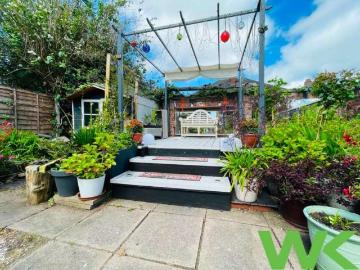 4 bed house for sale