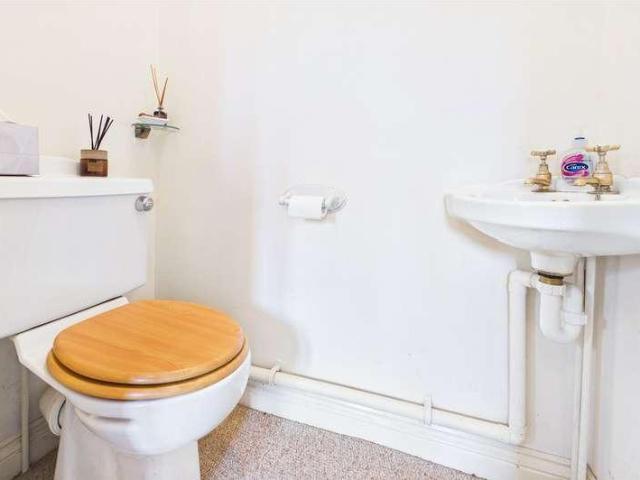 4 bed house for sale