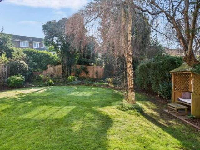 4 bed house for sale