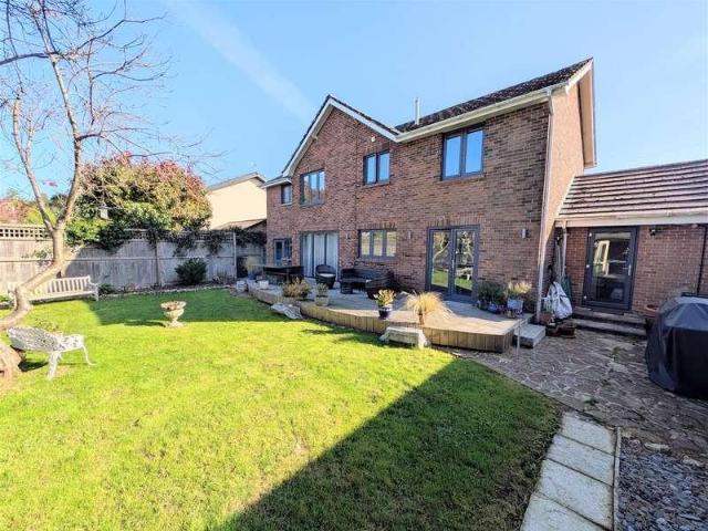 4 bed house for sale