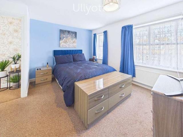 4 bed house for sale