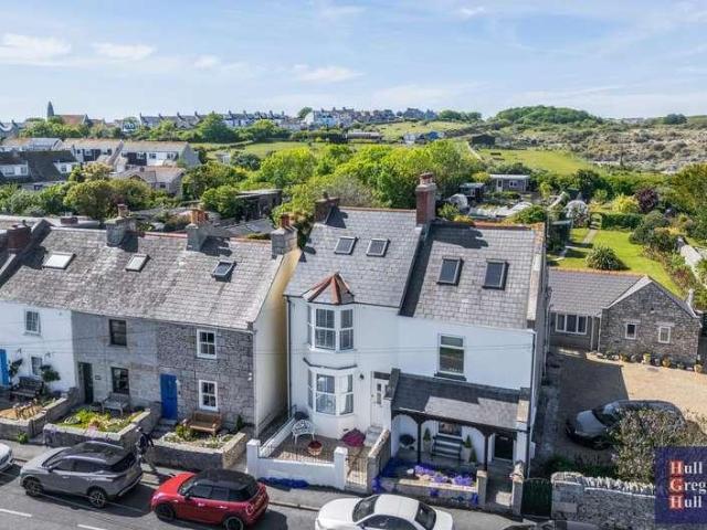 4 bed house for sale