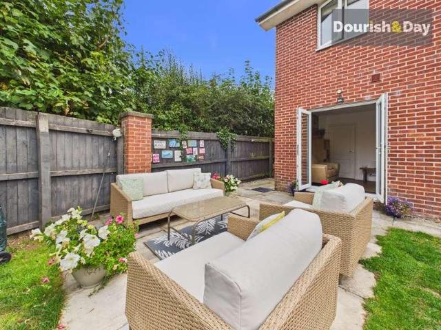 4 bed house for sale