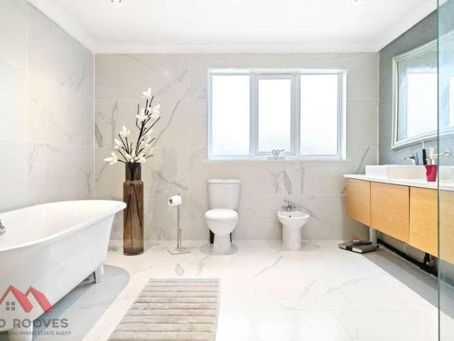 4 bed house for sale