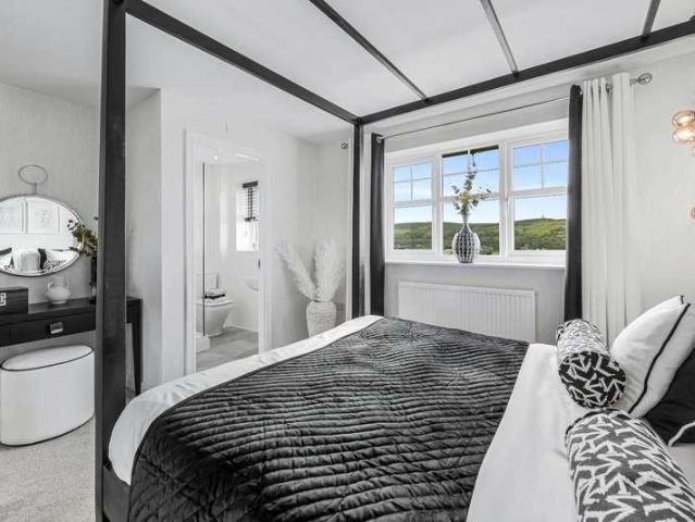 4 bed house for sale