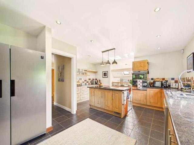 4 bed house for sale
