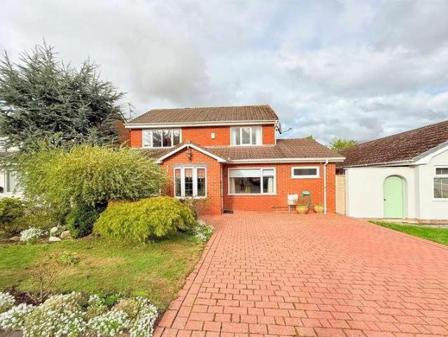 4 bed house for sale