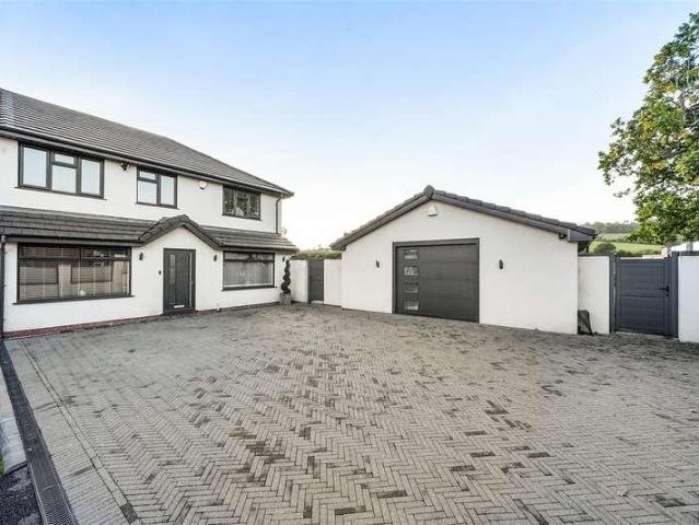 4 bed house for sale