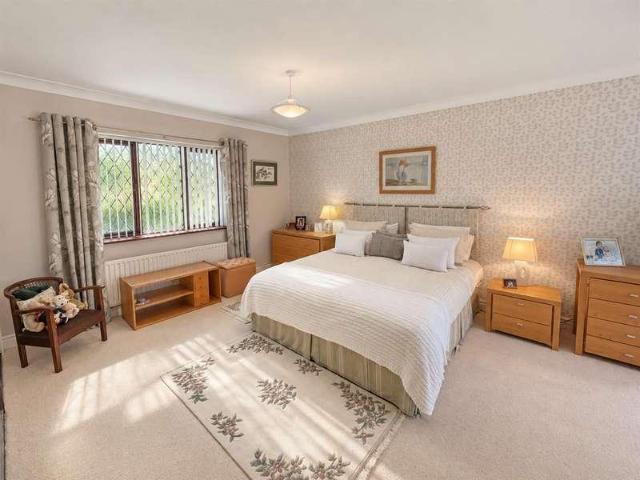4 bed house for sale
