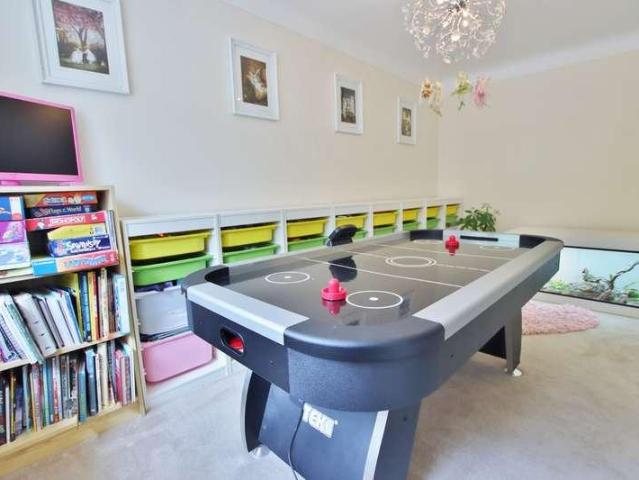 4 bed house for sale