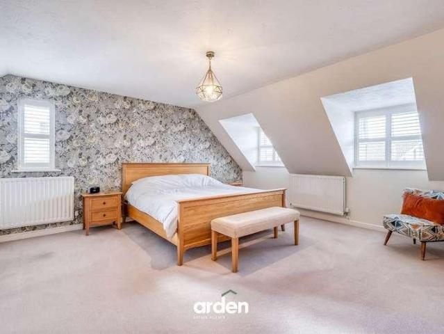 4 bed house for sale