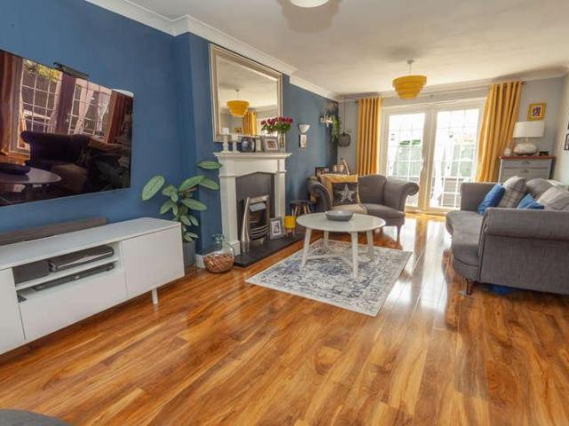 4 bed house for sale