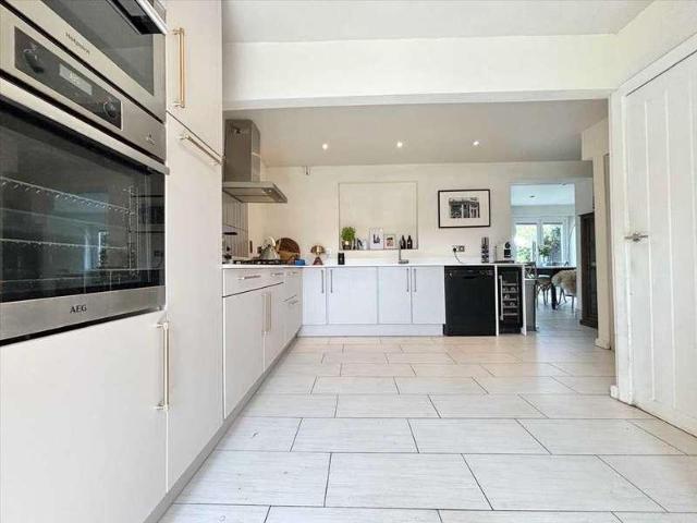 4 bed house for sale