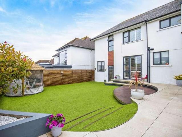 4 bed house for sale
