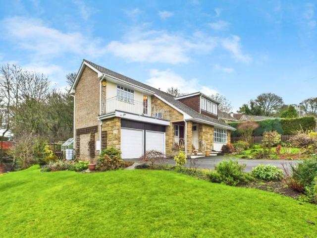4 bed house for sale