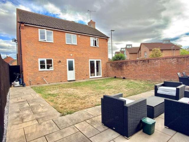 4 bed house for sale