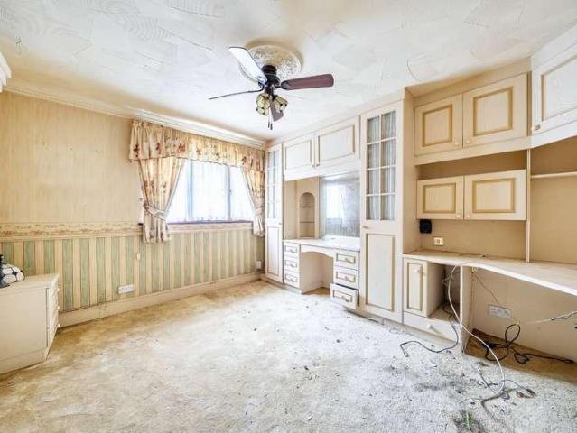4 bed house for sale
