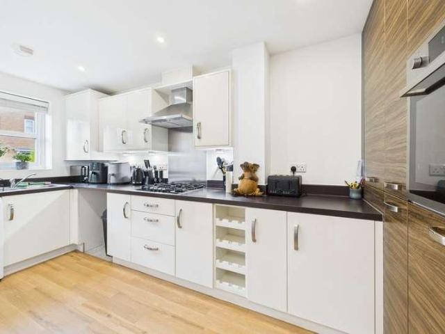 4 bed house for sale
