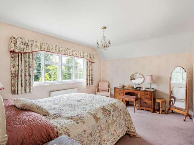 4 bed house for sale