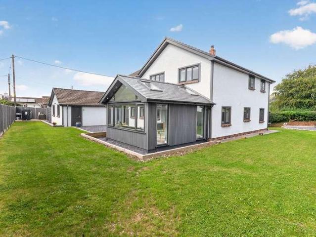4 bed house for sale
