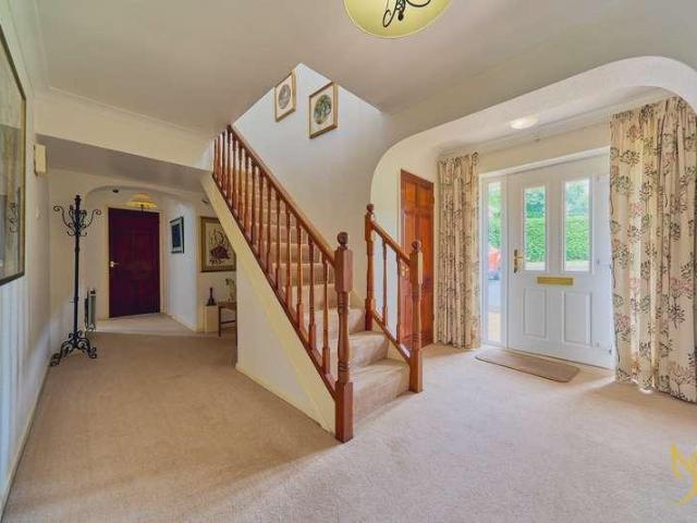 4 bed house for sale