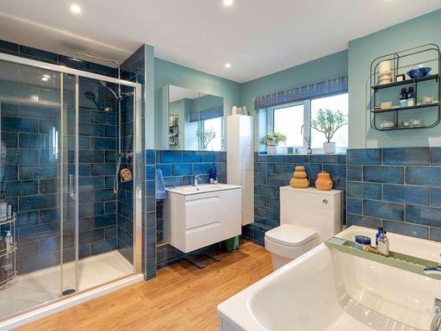 4 bed house for sale