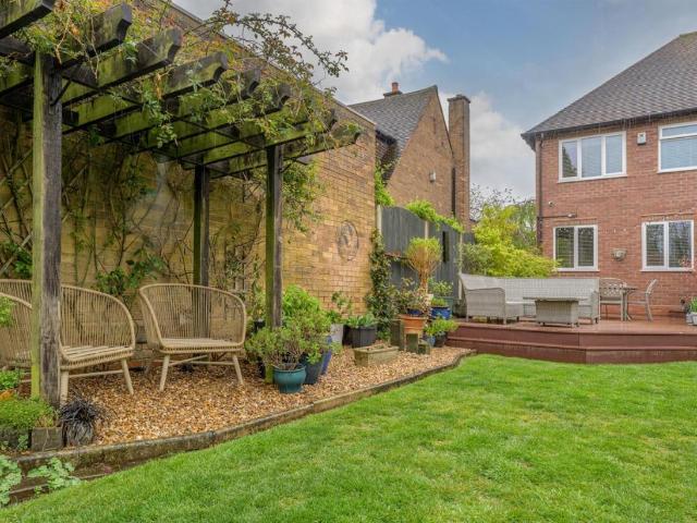 4 bed house for sale