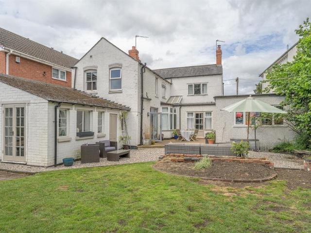 4 bed house for sale