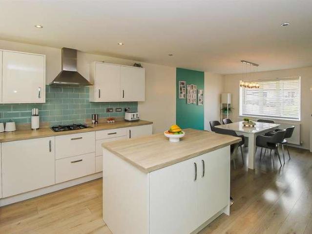 4 bed house for sale