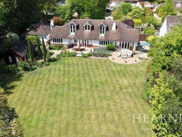 4 bed house for sale