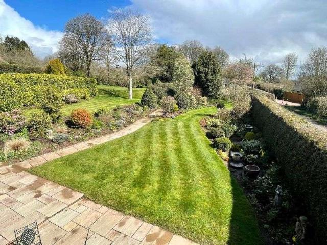 4 bed house for sale