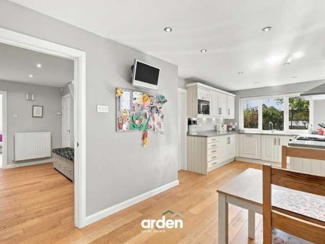 4 bed house for sale