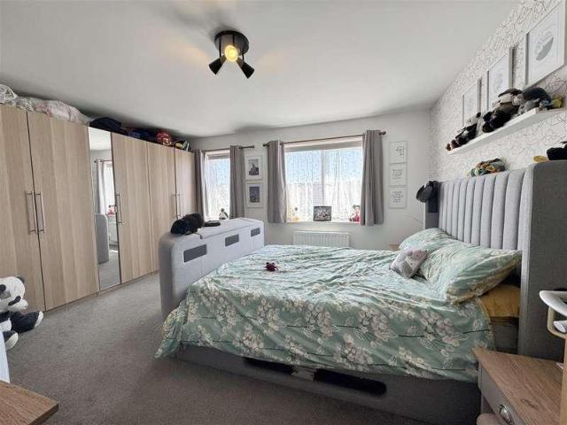 4 bed house for sale
