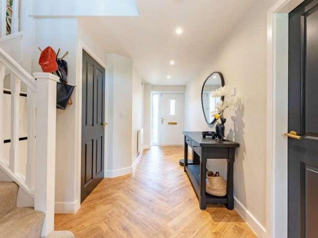 4 bed house for sale