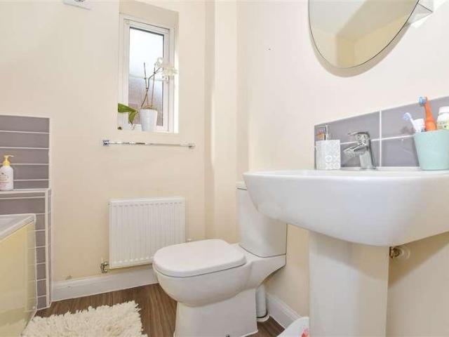 4 bed house for sale
